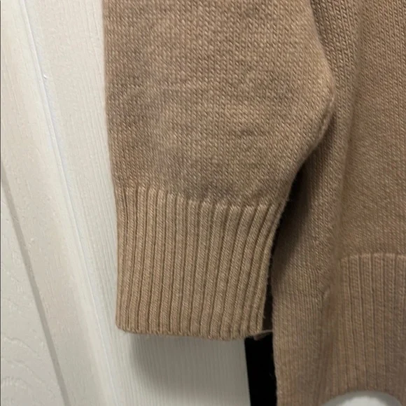 H&M Sweater - Picture 5 of 6